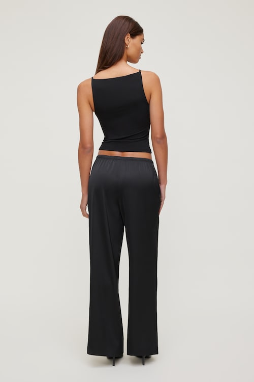 Sculpt Strappy Boat Neck Tank Top