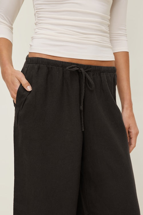 Leo Linen Capri Pants